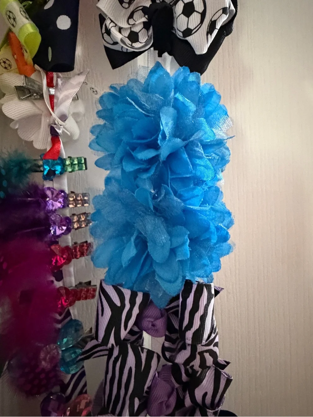 170 + Assorted Kids Multi-Color Hair Bow - and Clips different sizes / colors